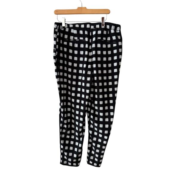 Chicos Pull on Casual Pants Black White Print 1 - Picture 3 of 5